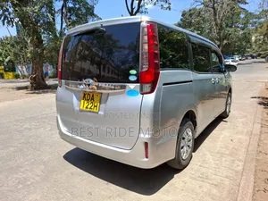Toyota Noah 2014 Silver