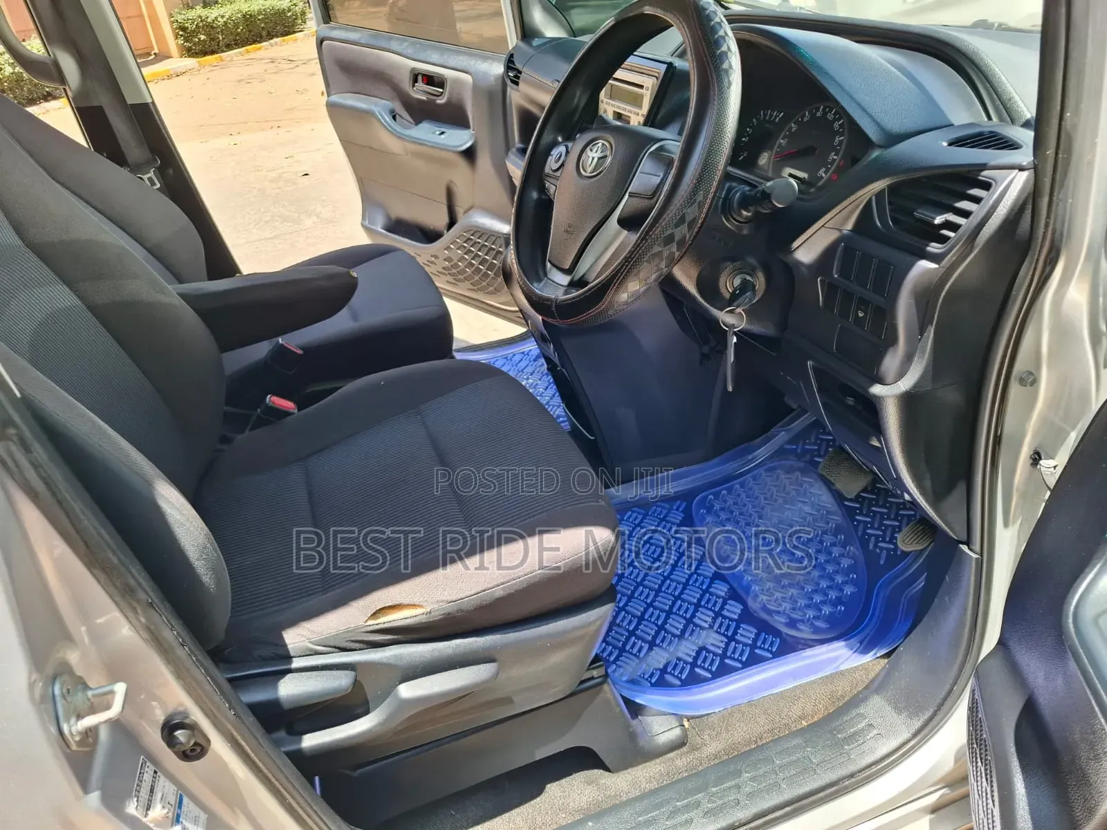 Toyota Noah 2014 Silver