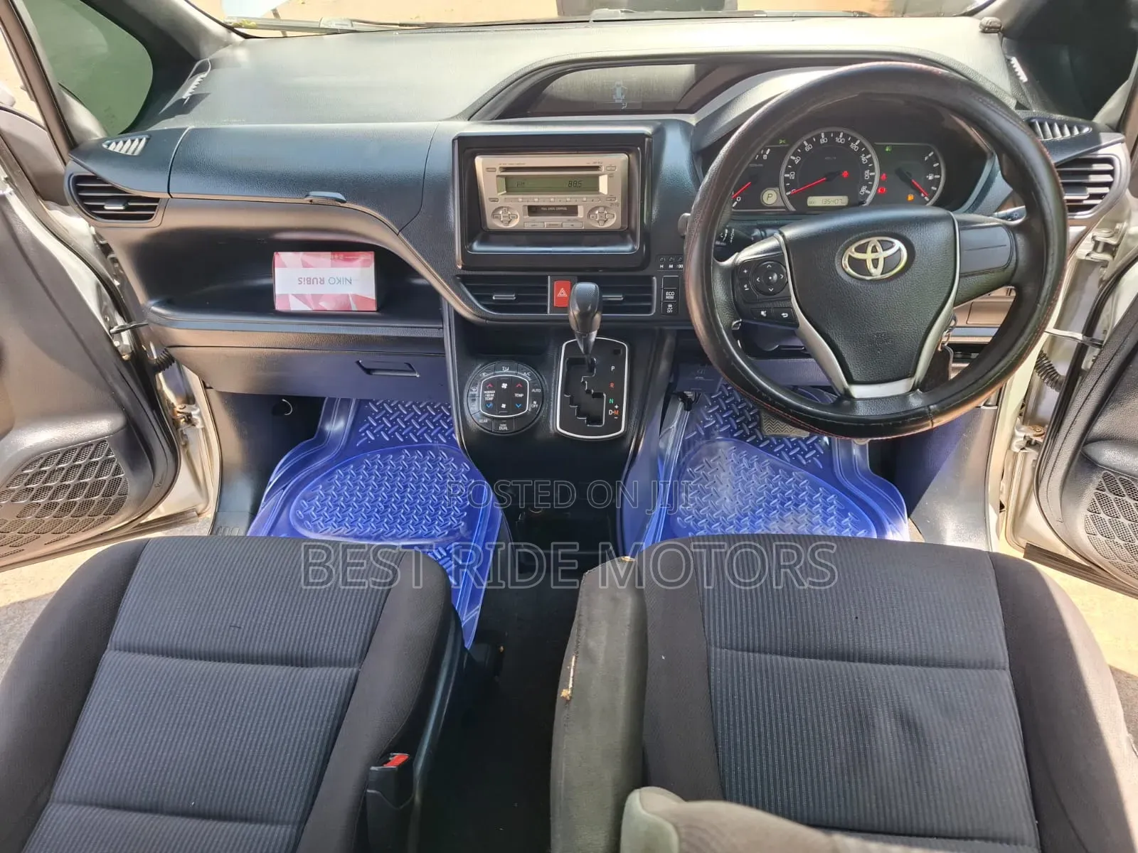 Toyota Noah 2014 Silver