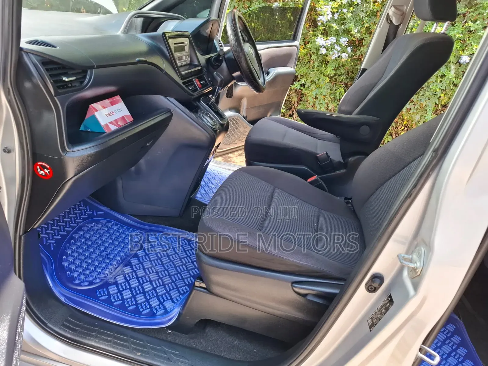 Toyota Noah 2014 Silver