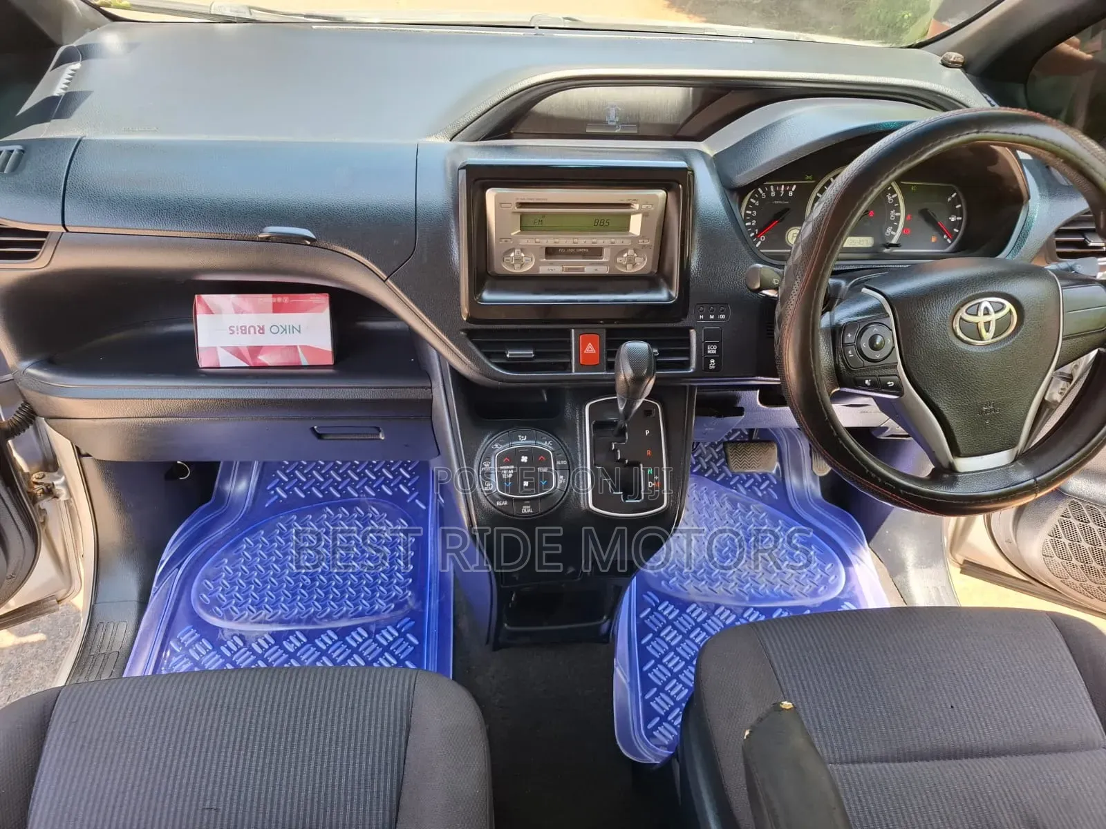 Toyota Noah 2014 Silver