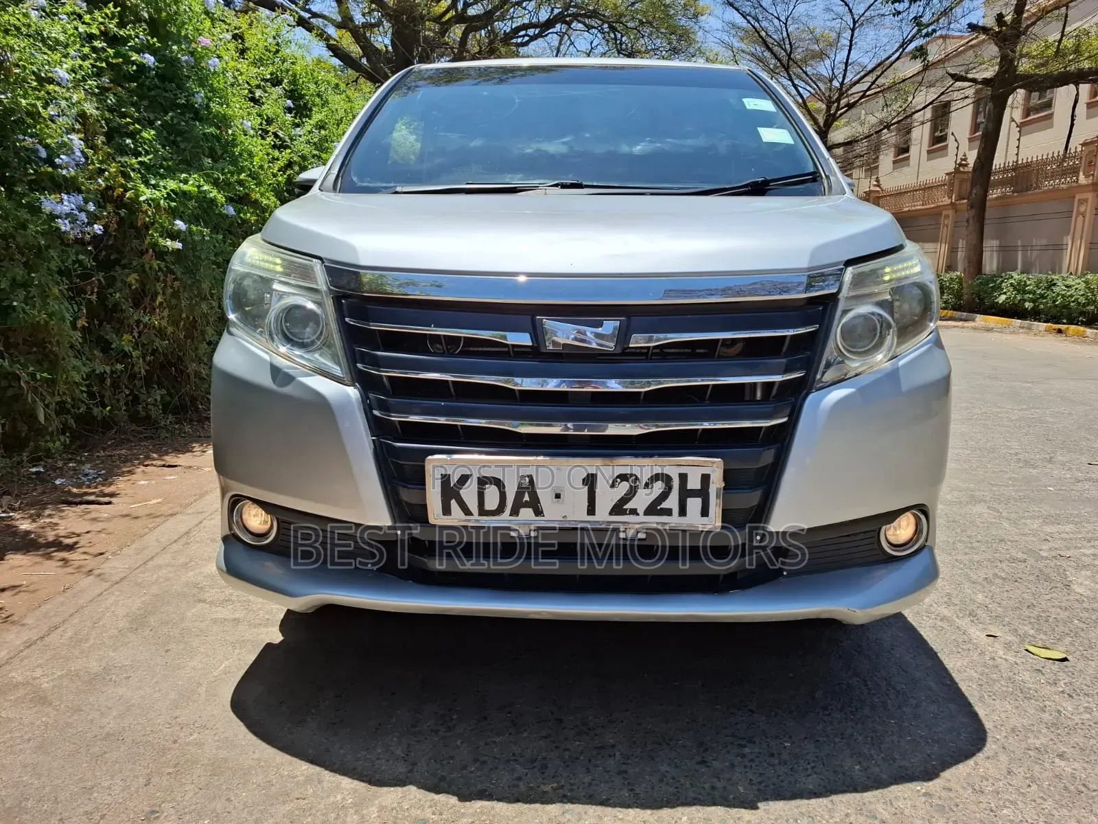 Toyota Noah 2014 Silver