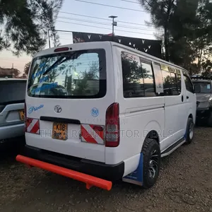 Toyota HiAce 2013 White
