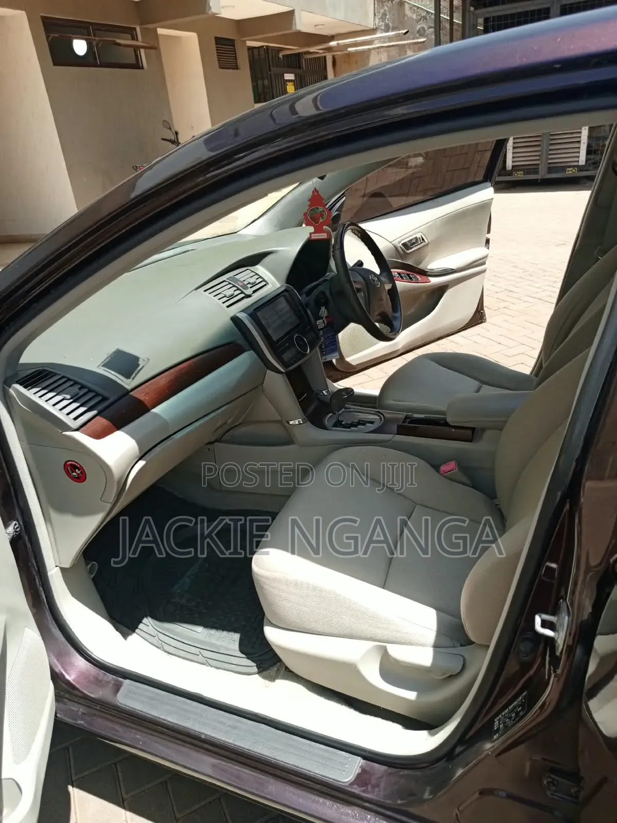 Toyota Premio 2011 Maroon