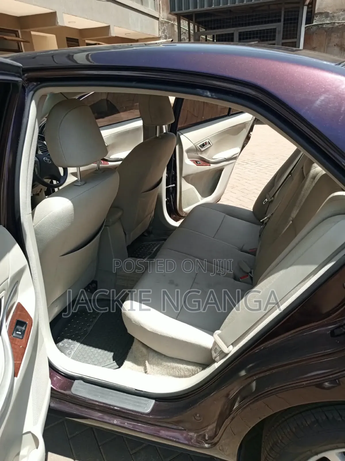 Toyota Premio 2011 Maroon