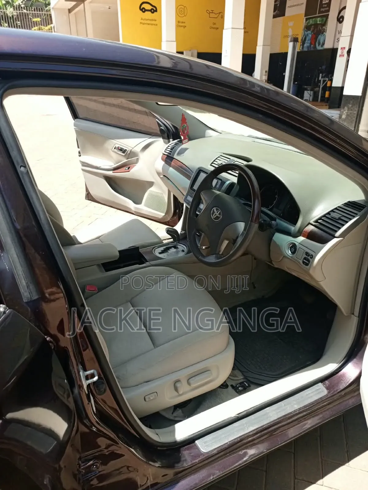 Toyota Premio 2011 Maroon