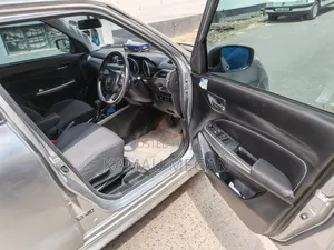 Suzuki Swift 2018 Silver