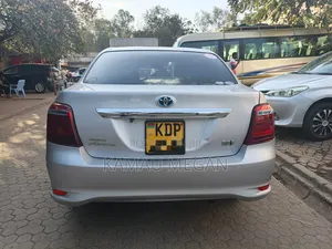 Toyota Axio 2018 Silver