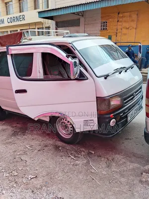 Toyota HiAce 2000 White