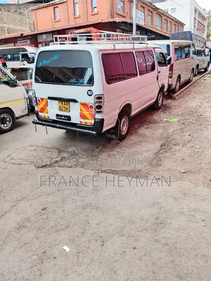 Toyota HiAce 2000 White