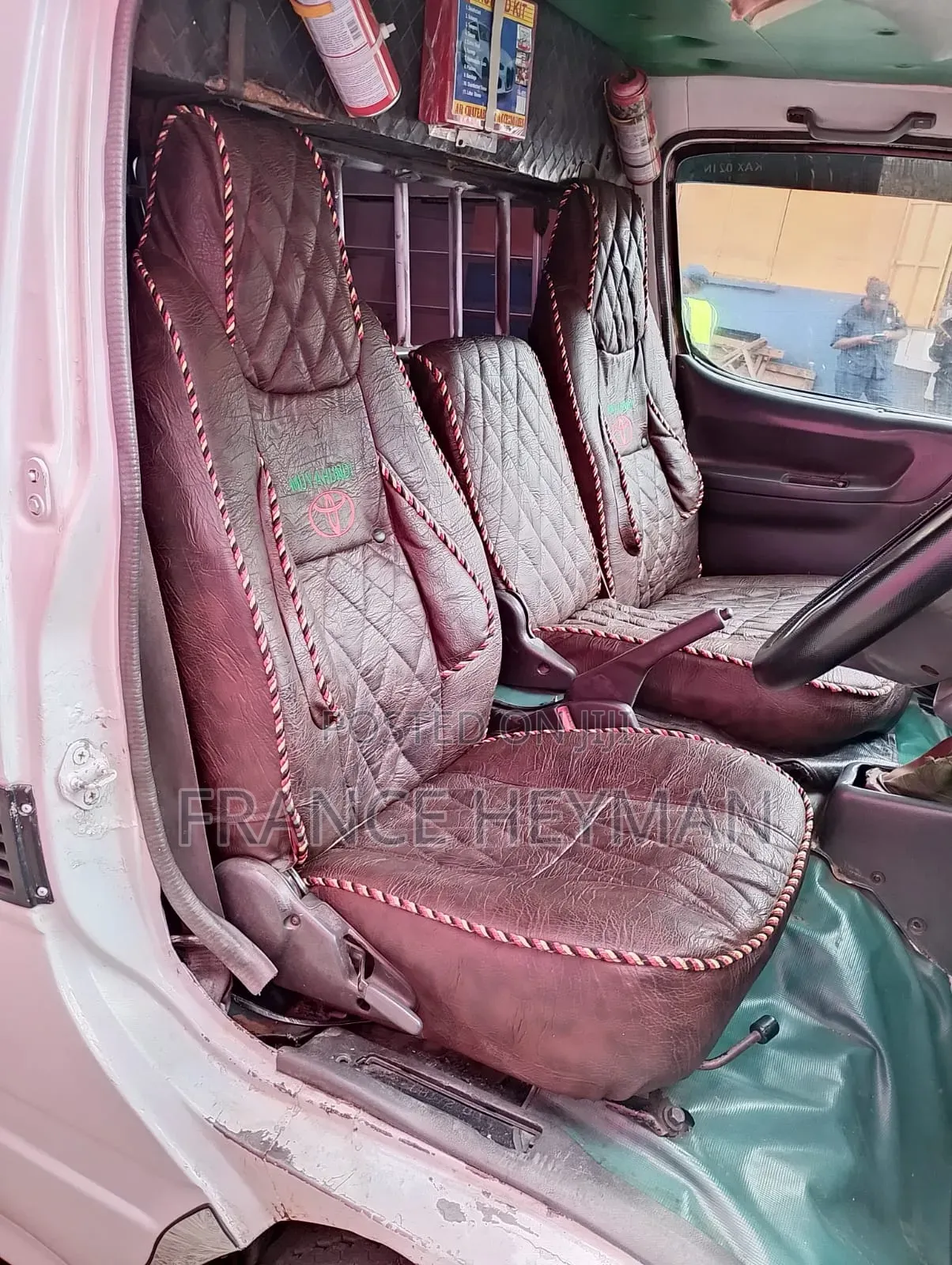Toyota HiAce 2000 White