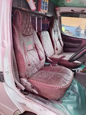Toyota HiAce 2000 White