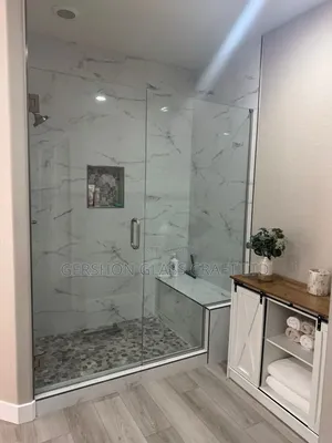 Frameless Tempered Glass Shower Cubicle and Shower Screen