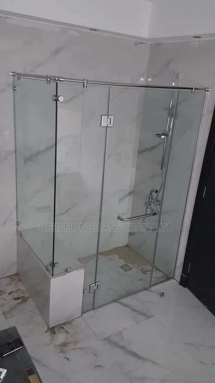 Frameless Tempered Glass Shower Cubicle and Shower Screen