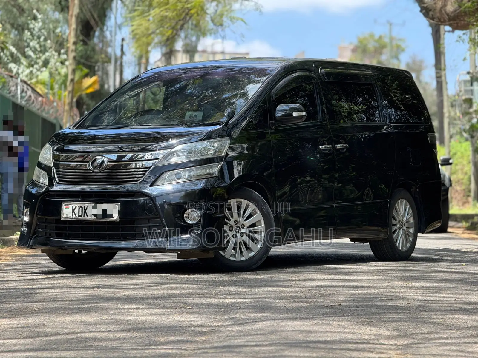 Toyota Vellfire Z 2.4 FWD 7-Seater 2014 Black