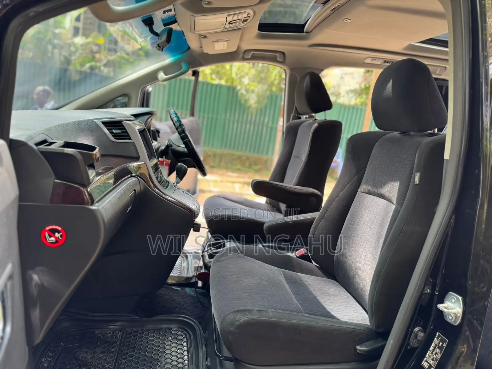 Toyota Vellfire Z 2.4 FWD 7-Seater 2014 Black