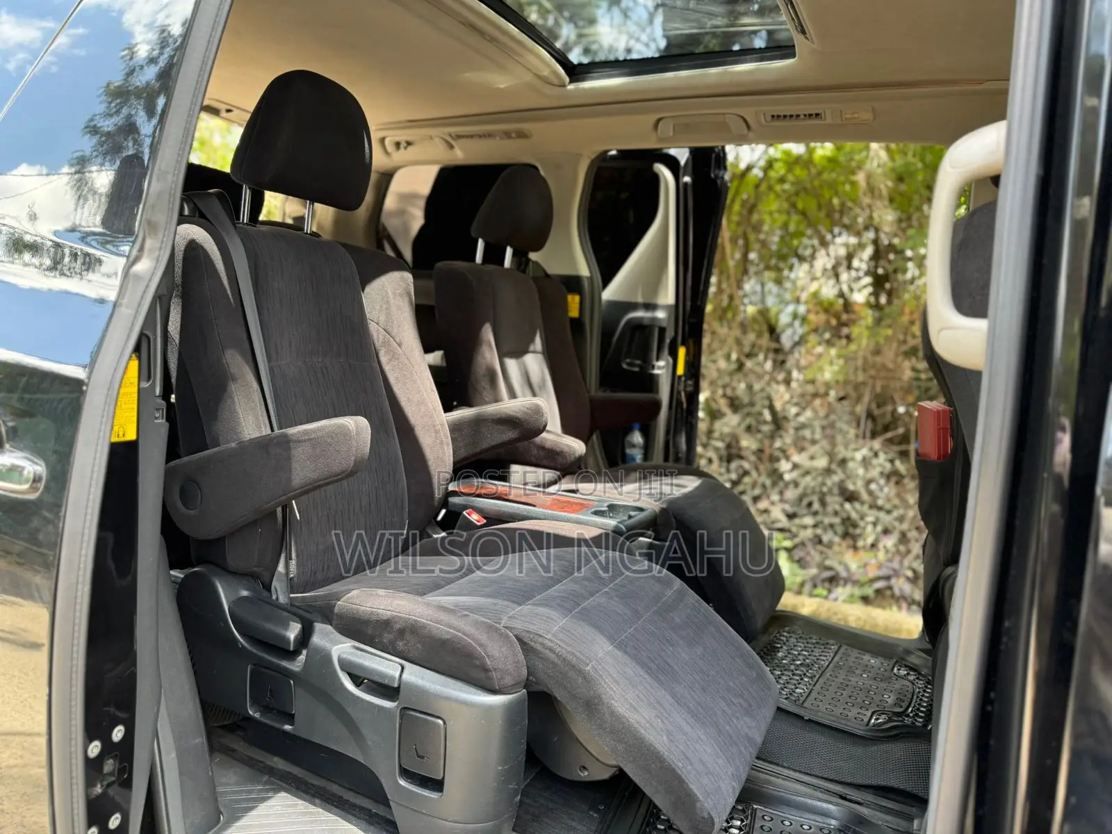 Toyota Vellfire Z 2.4 FWD 7-Seater 2014 Black