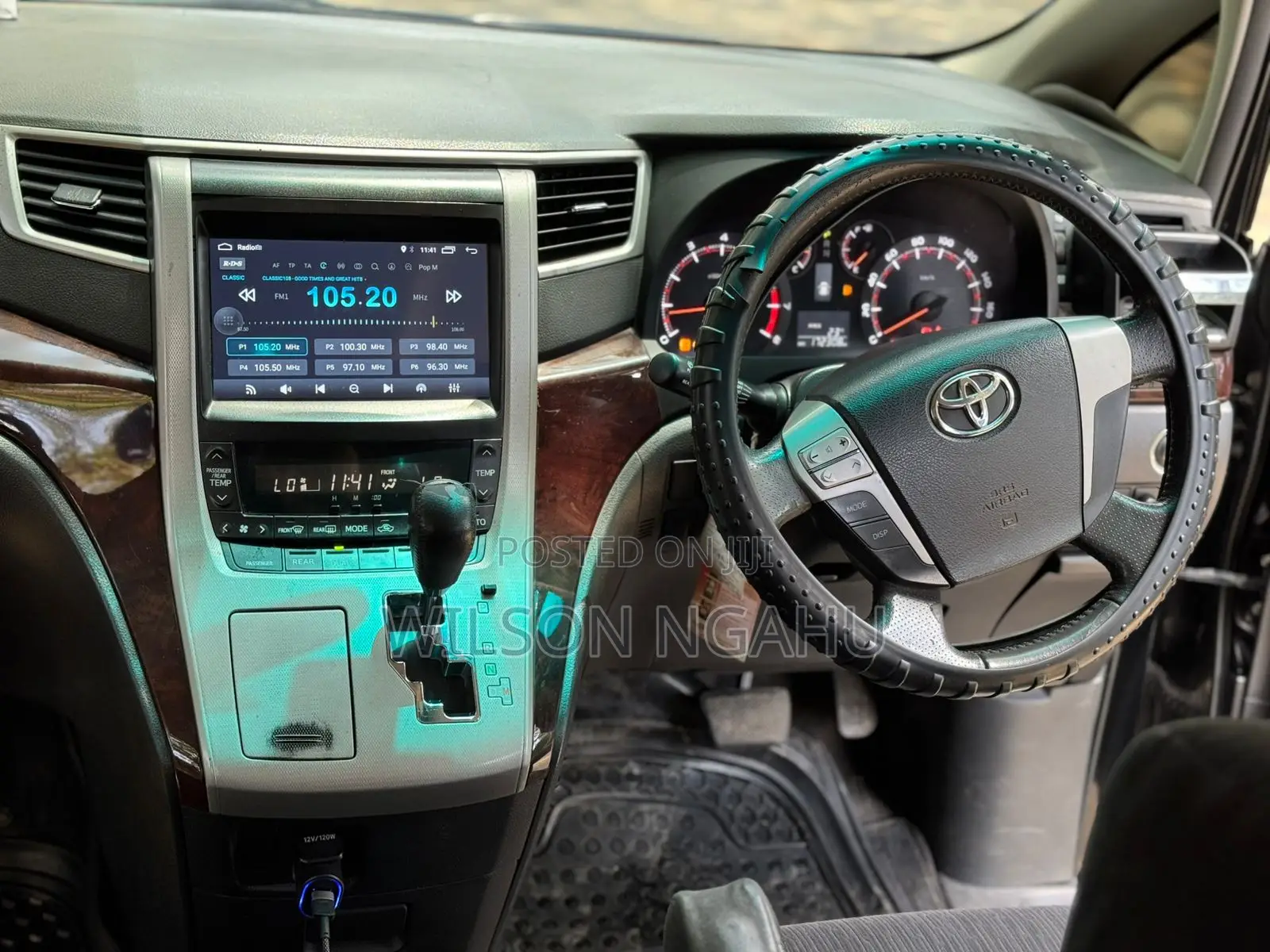Toyota Vellfire Z 2.4 FWD 7-Seater 2014 Black