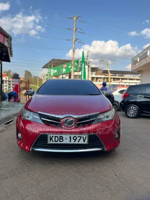 Toyota Auris 2013 Red