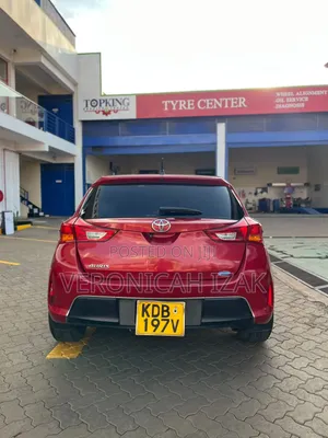 Toyota Auris 2013 Red