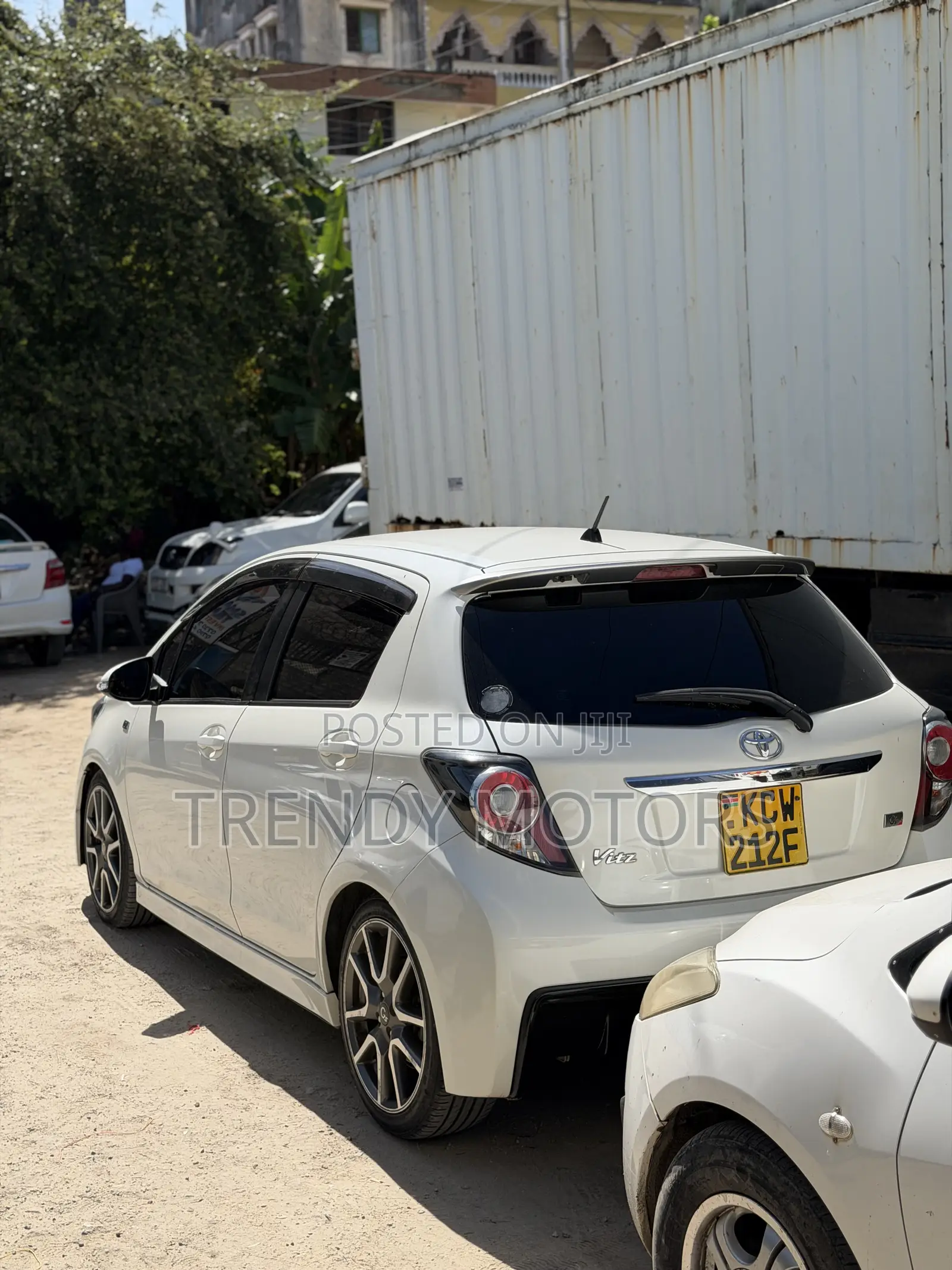 Toyota Vitz 2013 White