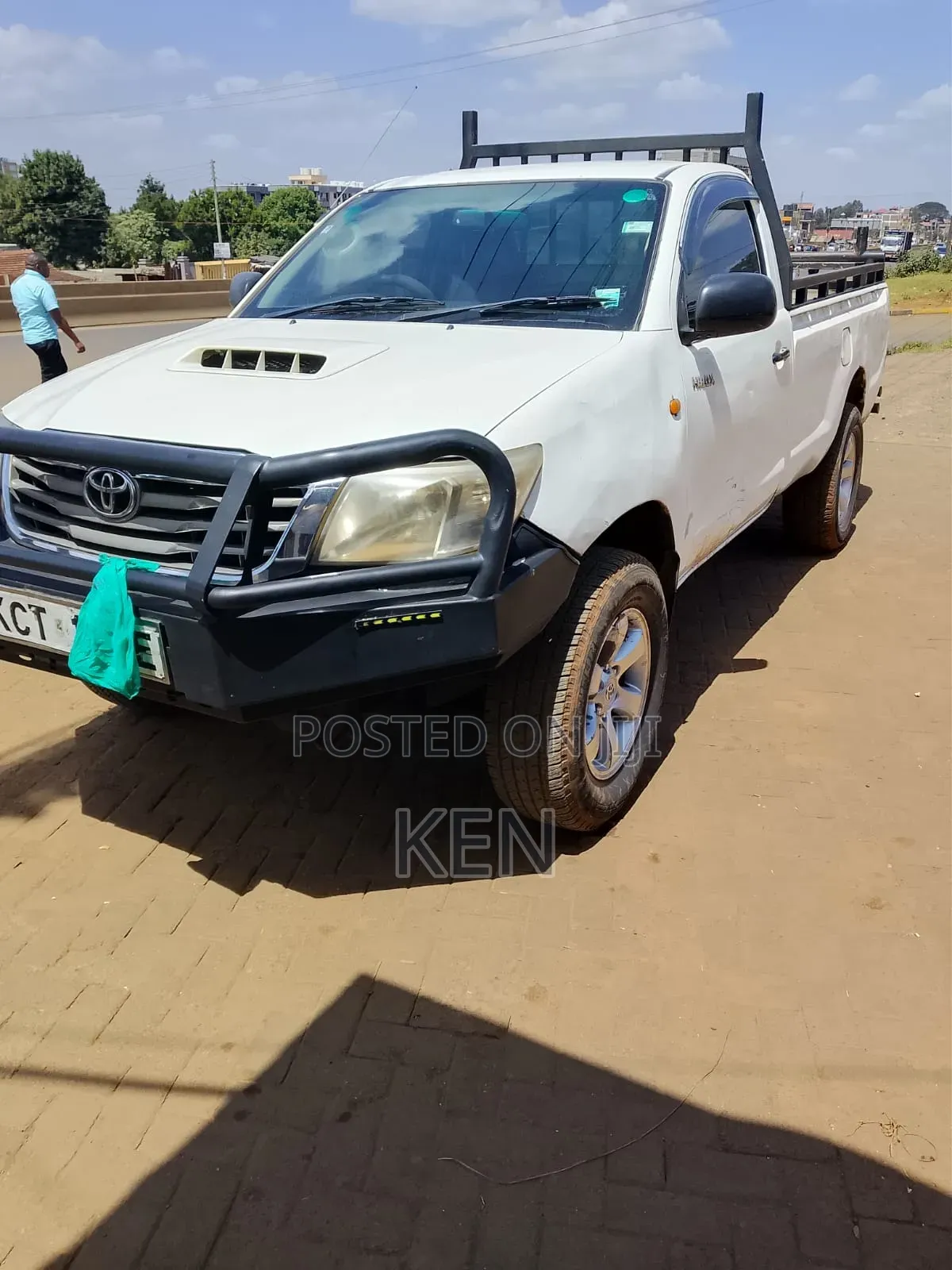 Toyota Hilux 2013 White