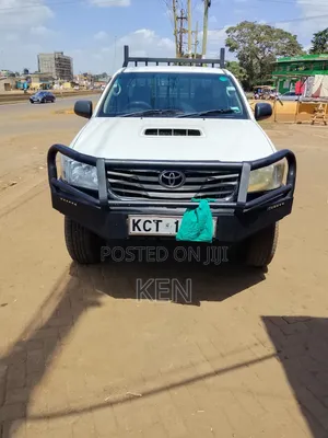 Toyota Hilux 2013 White