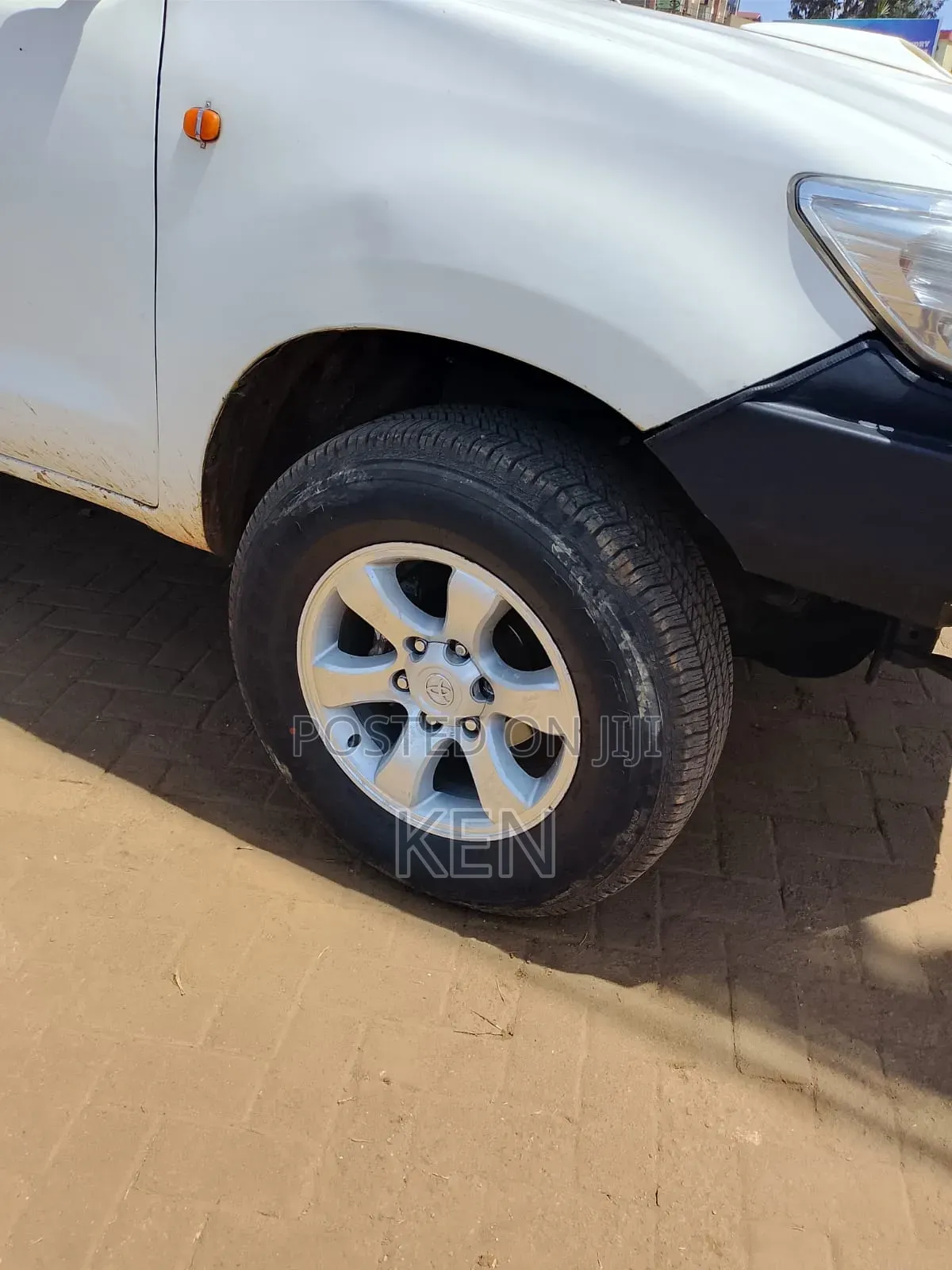 Toyota Hilux 2013 White