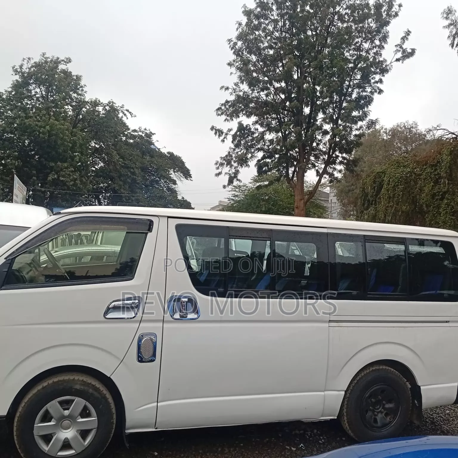 Toyota HiAce 2014 White