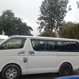 Toyota HiAce 2014 White