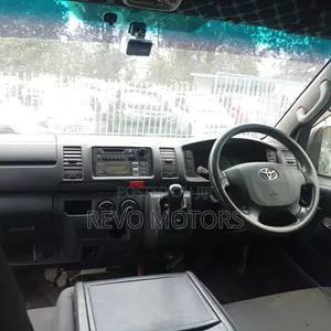 Toyota HiAce 2014 White