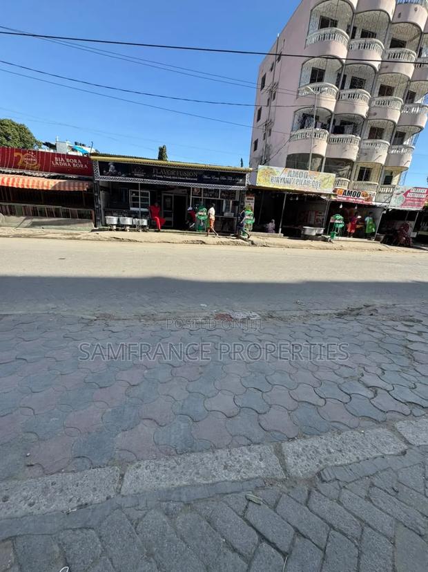 Furnished 11bdrm House in Vescon for sale
