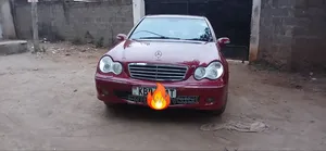 Mercedes-Benz C200 2003 Maroon