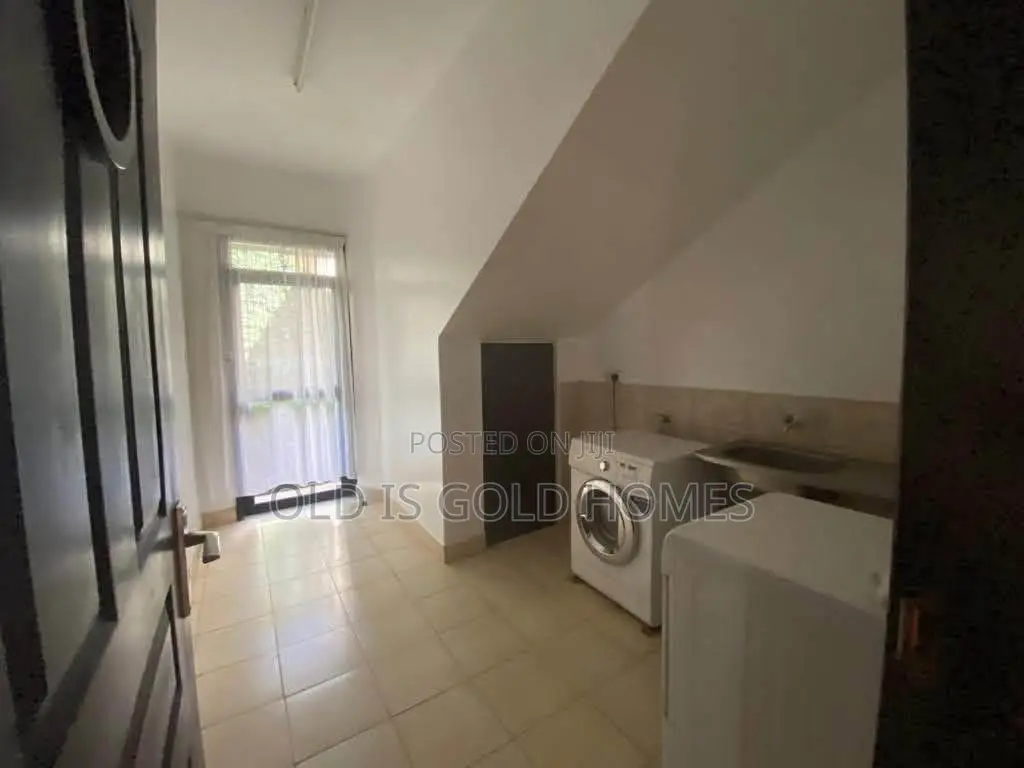 5bdrm House in Kabasiran, Muthangari for sale