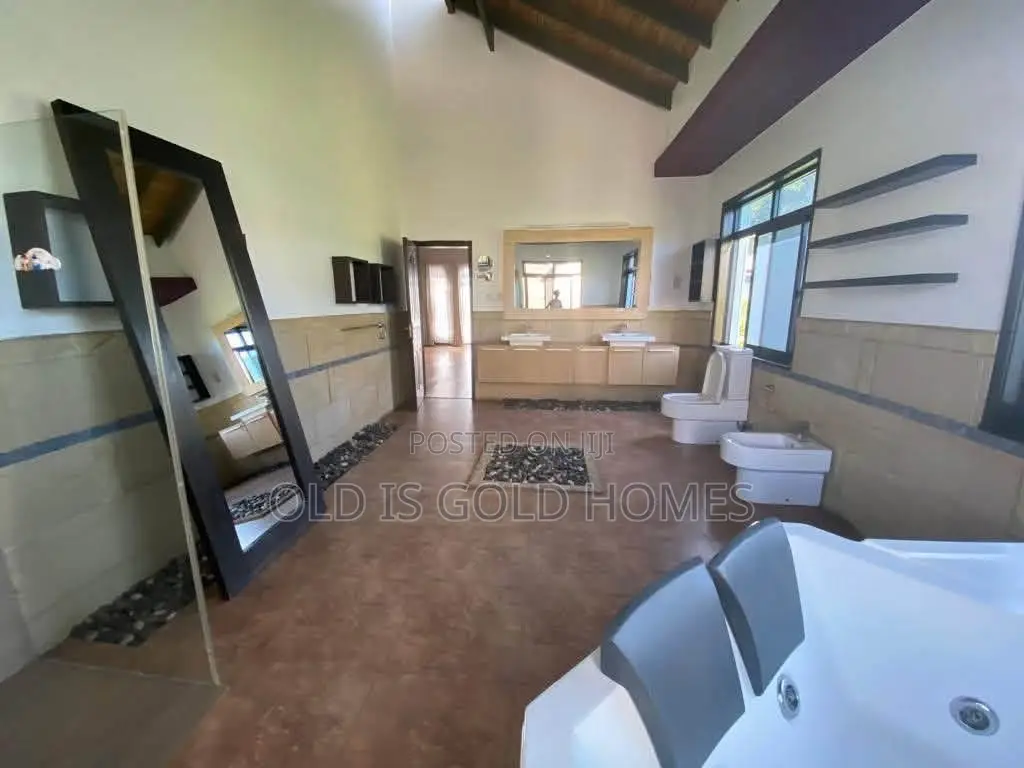 5bdrm House in Kabasiran, Muthangari for sale