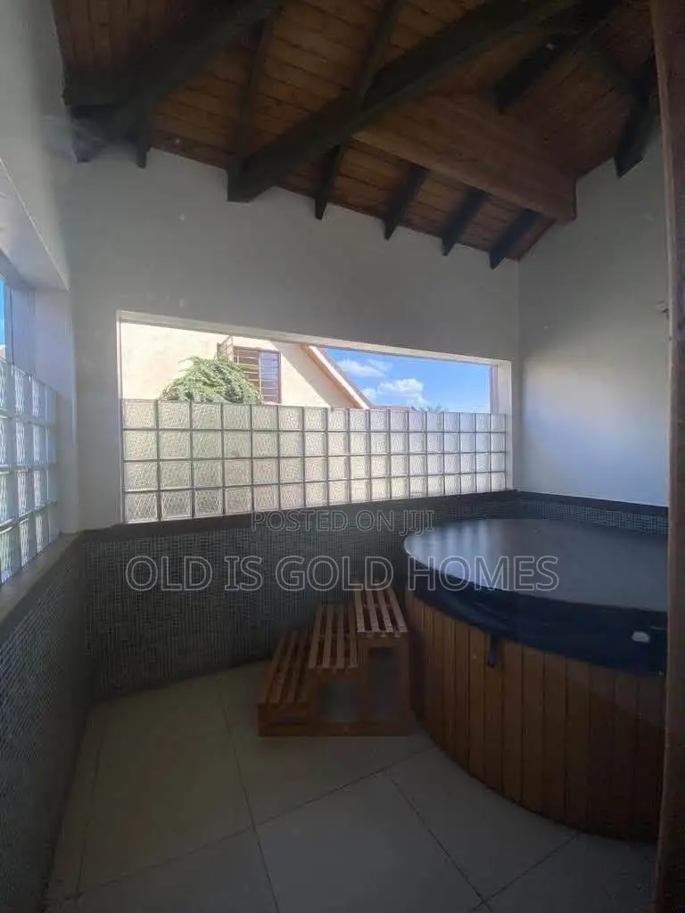 5bdrm House in Kabasiran, Muthangari for sale
