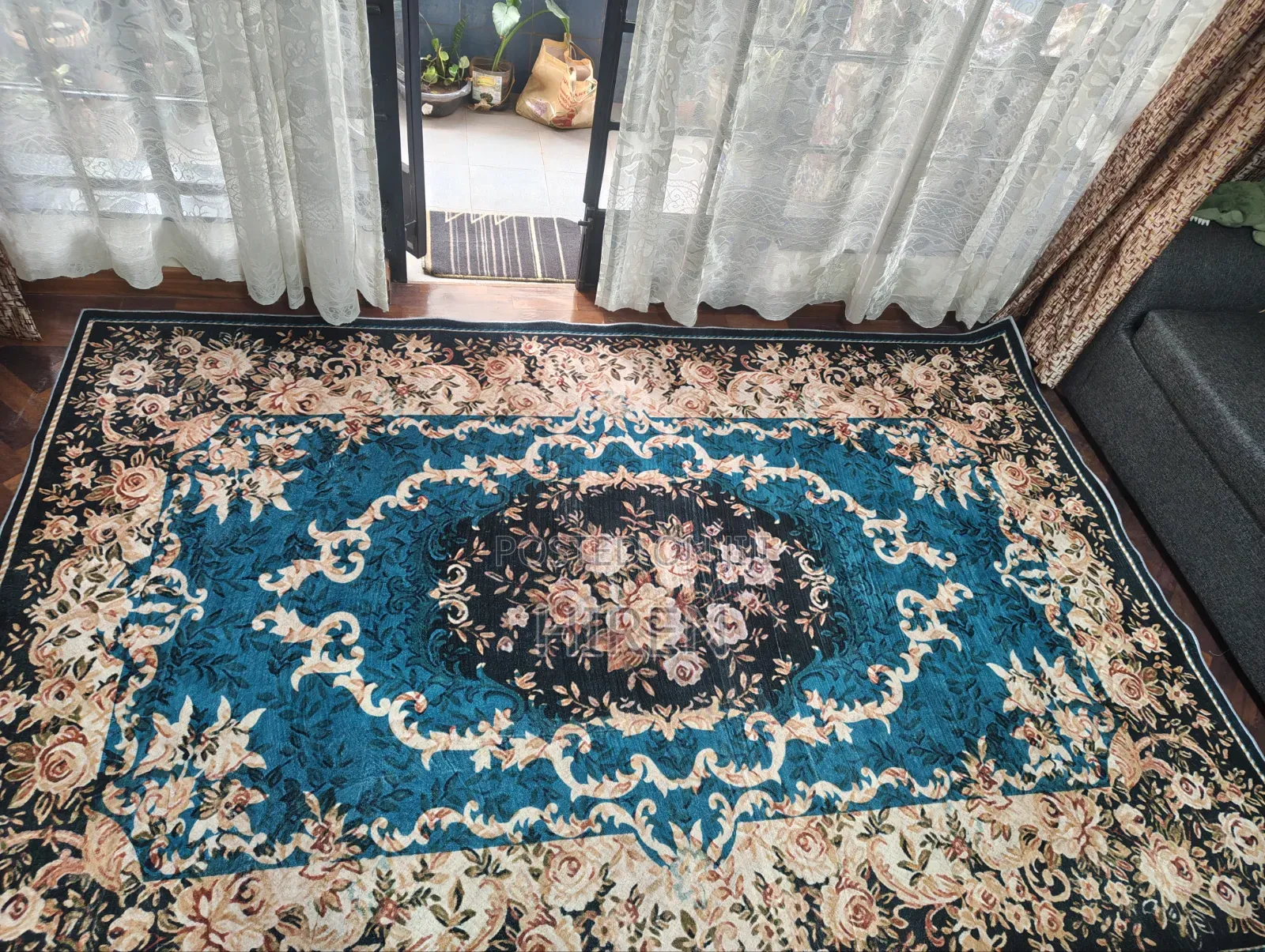 CARPET 10 BY 7 Ft