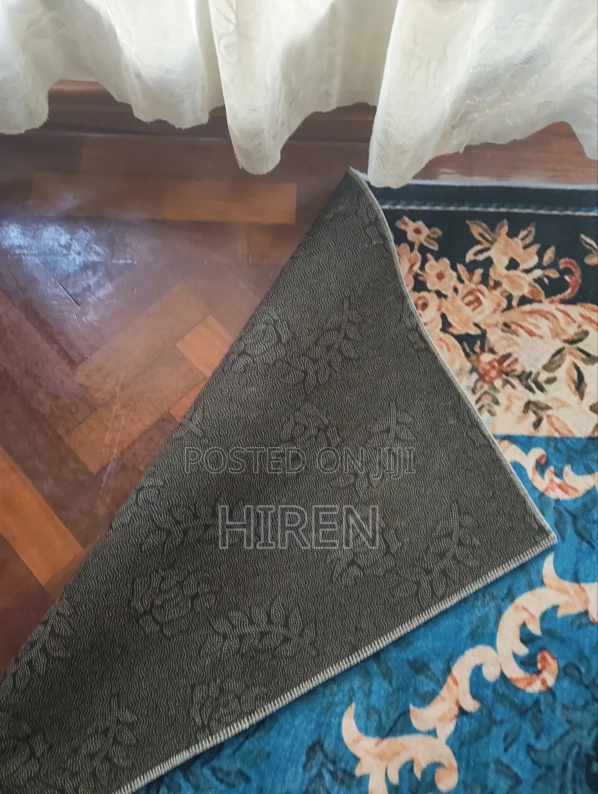 CARPET 10 BY 7 Ft