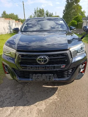 New Toyota Hilux 2019 Black