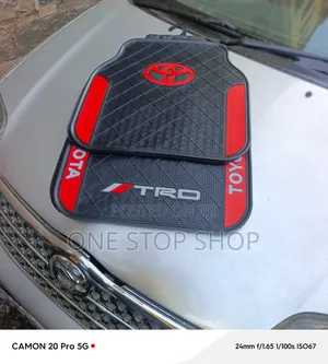 Durable Heavy Duty Rubber Designed Toyota Floor Mat Traps Mud,water