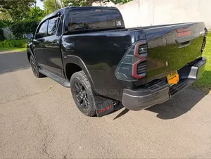 New Toyota Hilux 2019 Black