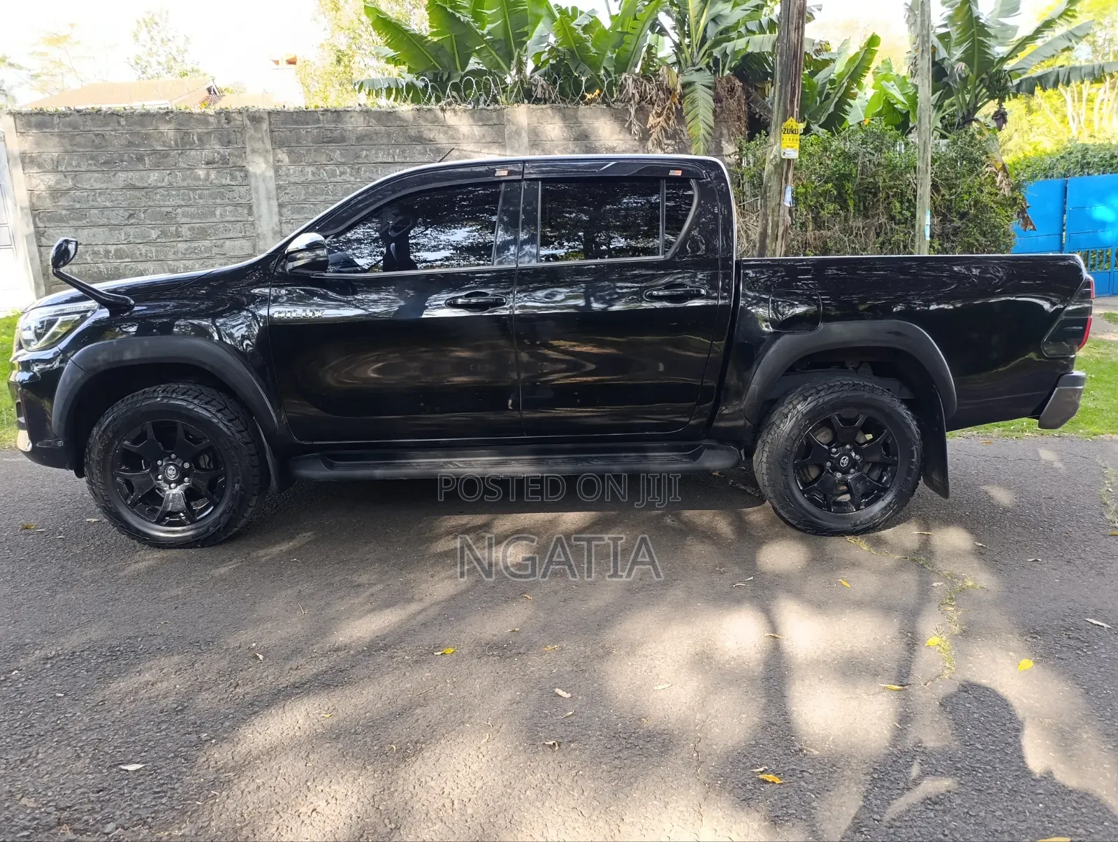 New Toyota Hilux 2019 Black