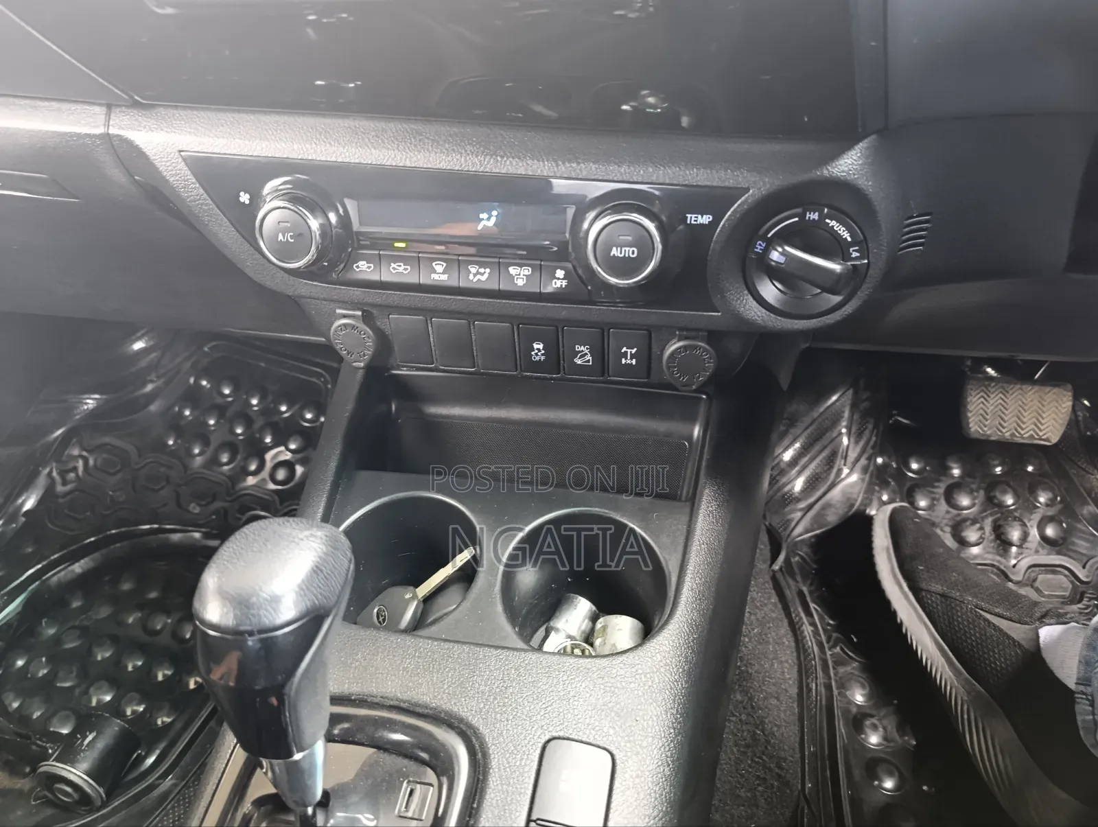 New Toyota Hilux 2019 Black
