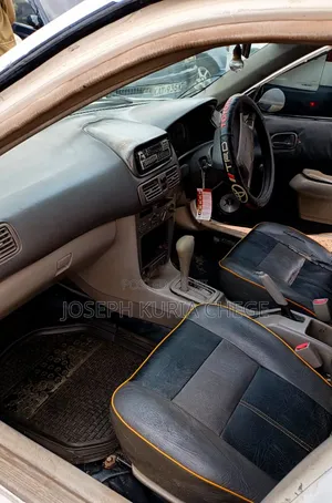 Toyota Corolla 1998 White