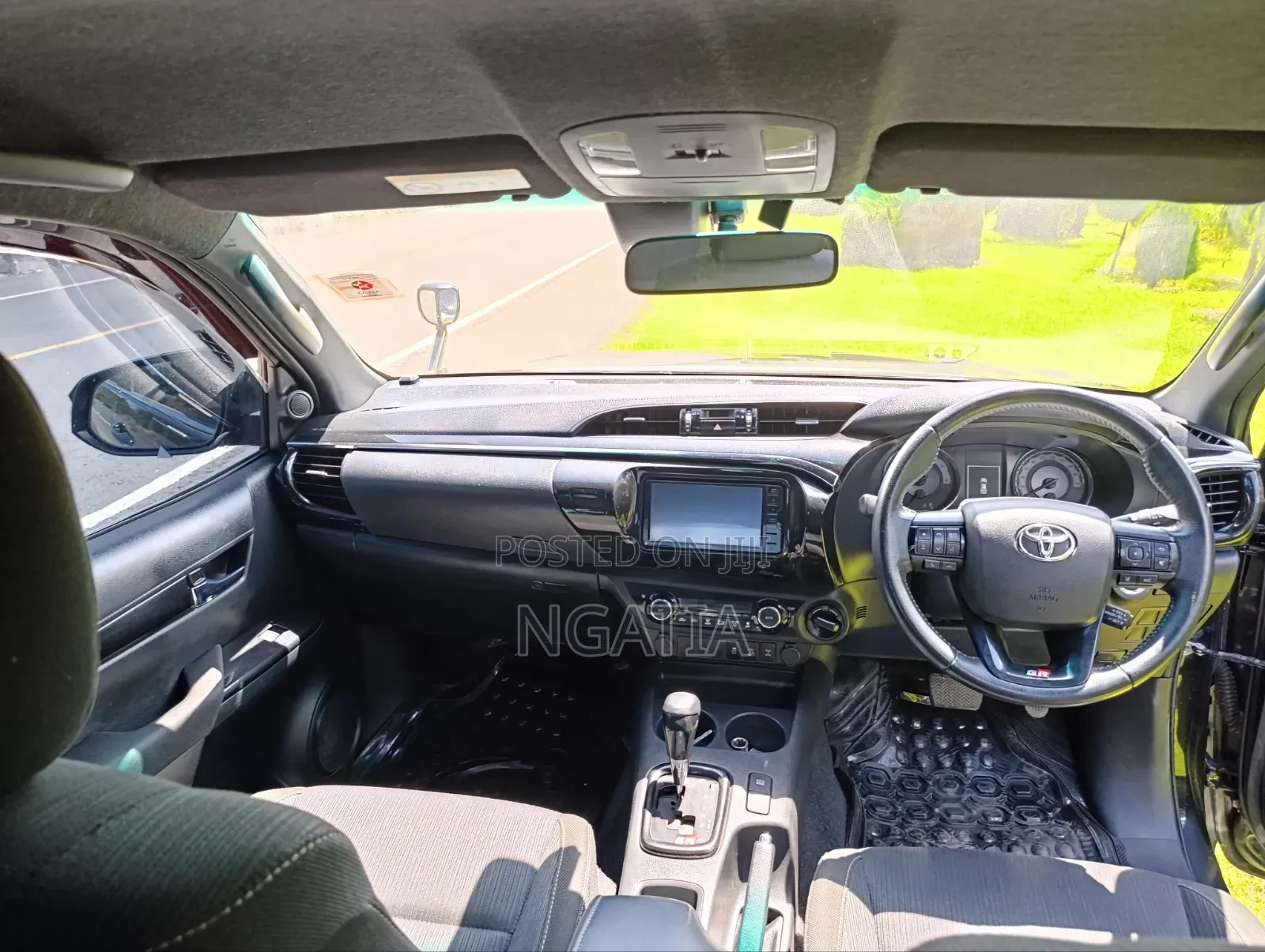 New Toyota Hilux 2019 Black