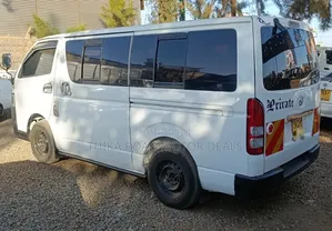 Toyota HiAce 2010 White