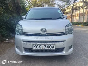 Toyota Voxy 2011 Silver