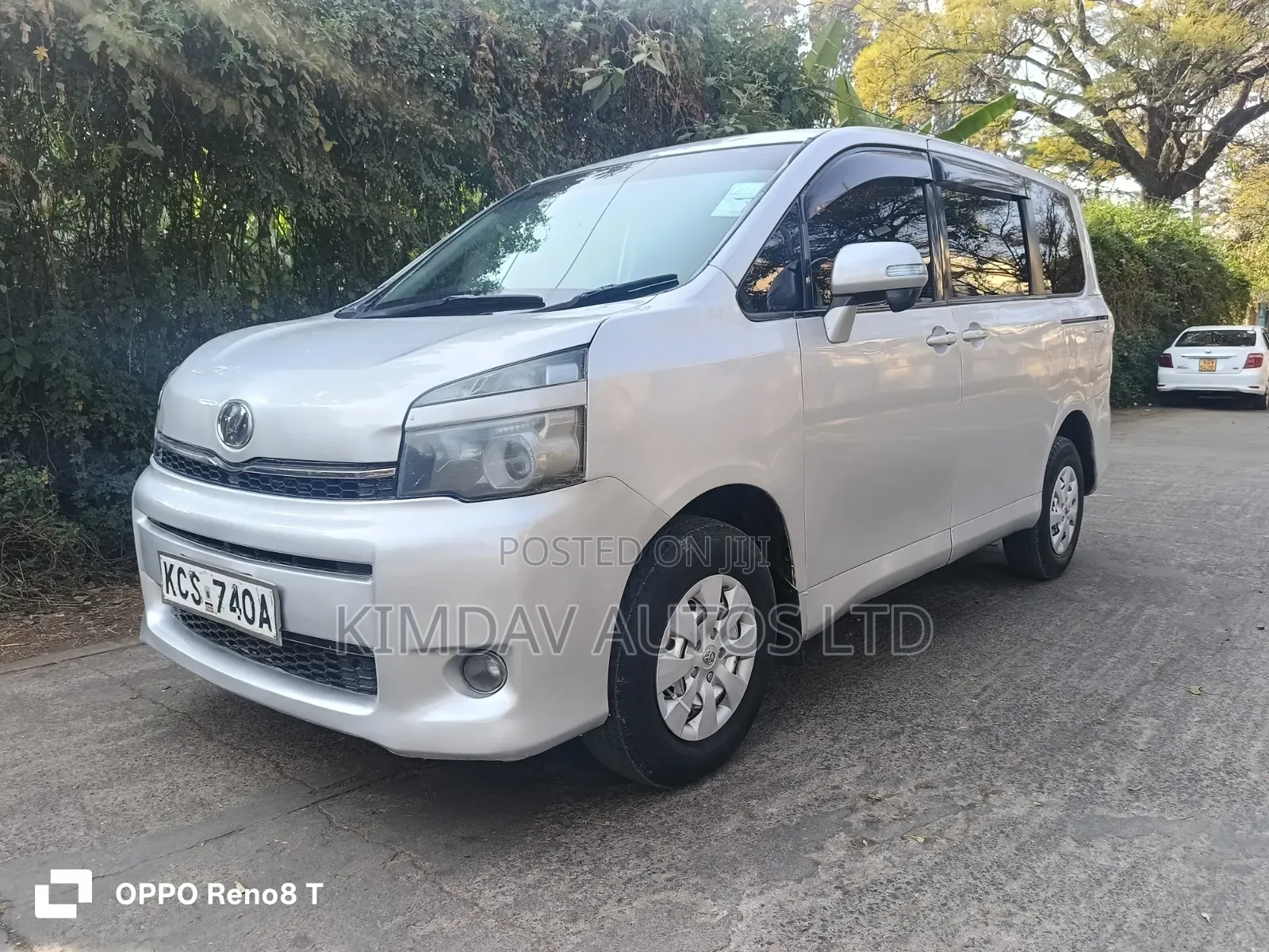 Toyota Voxy 2011 Silver