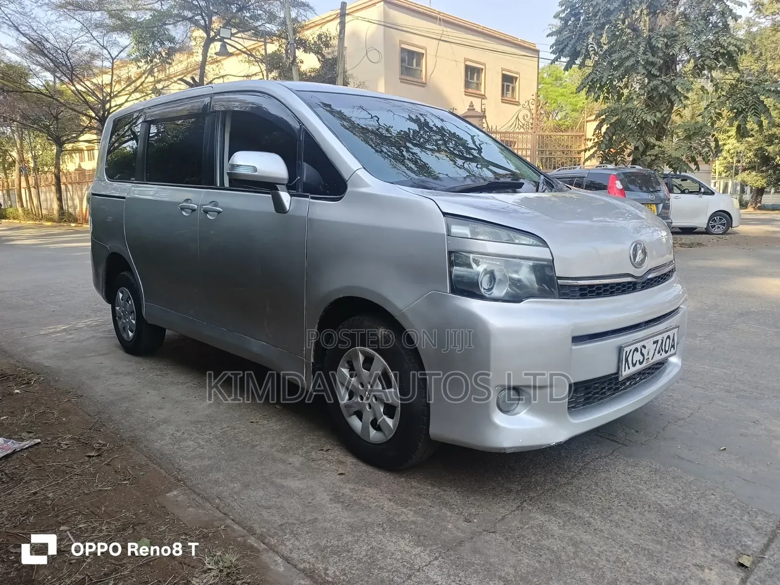 Toyota Voxy 2011 Silver