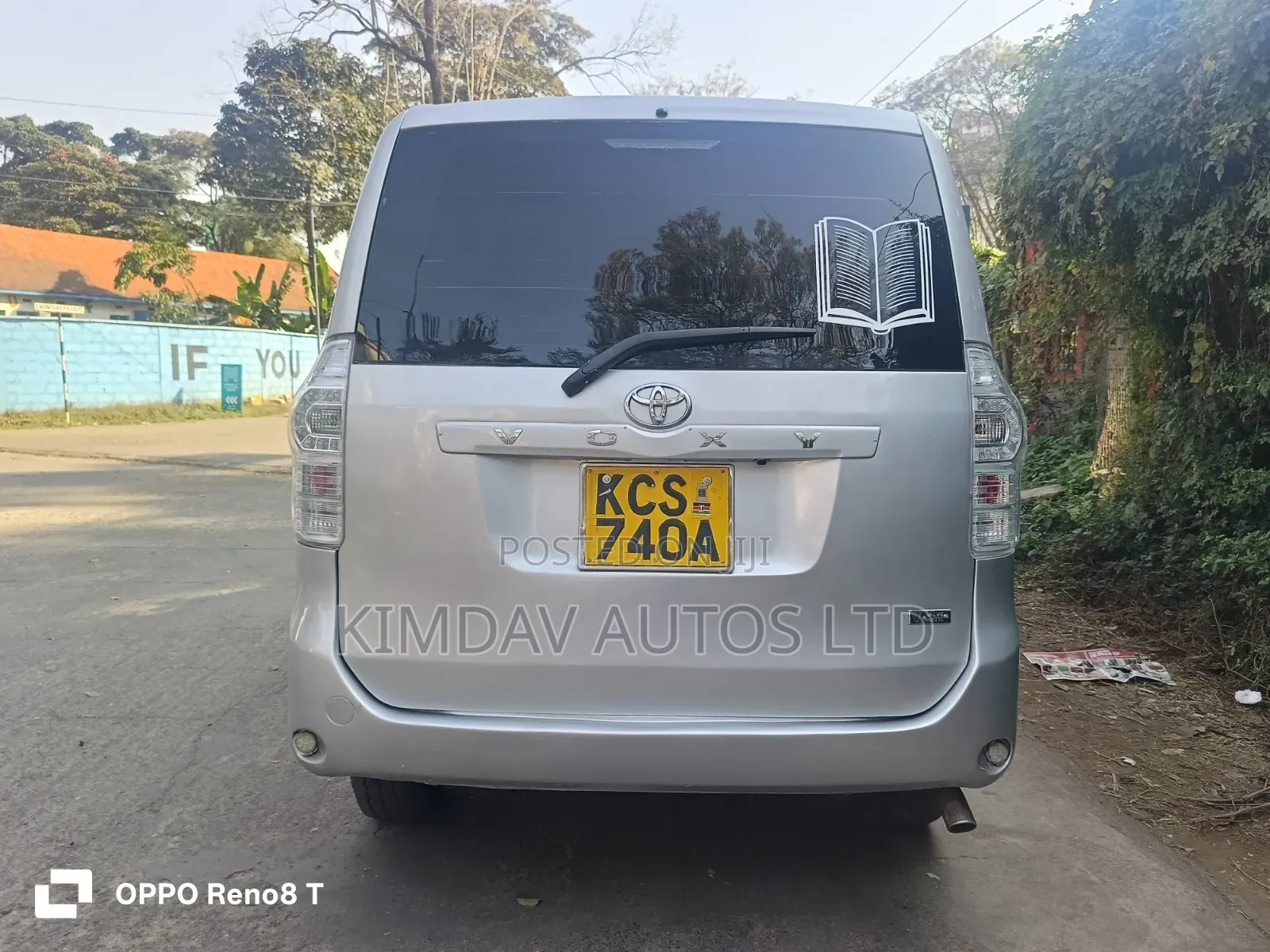 Toyota Voxy 2011 Silver